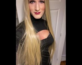 VERY HOT Blonde Crossdresser