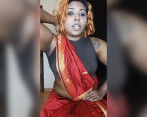 TAMIL ILARIA AMMA'S SWEATY ARMPITS