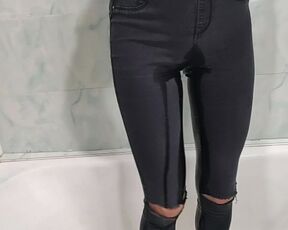 Girl endured for a long time and peed in her pants. Pissing in pants