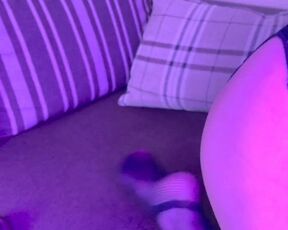 Slender bitch simultaneously blows herself with vibrators in her pussy and ass and jerks off her cli