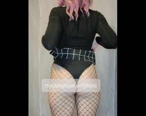 Twerking/Clapping My Ass in Fishnets