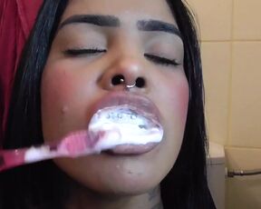 Black girl teeth brushing fetish!