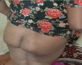 Indian hot bhabi showing big ass and big pussy