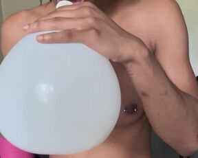 Balloon fetish with Ebony step sis