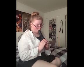 19 year old tight pussy fuck from behind with knife toy then ending off sucking off in the mouth ????