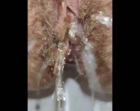 Creamy pink pussy peeing ???? Closeup pee fetish